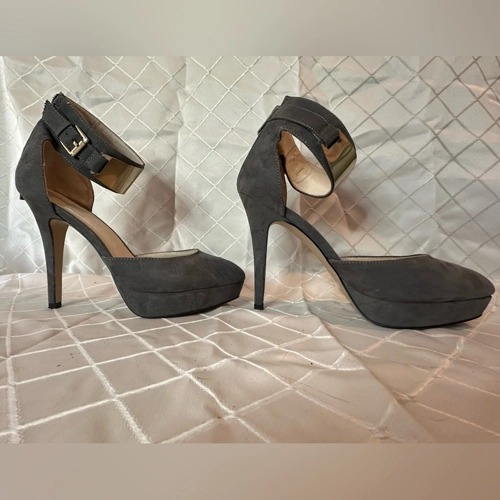 Beautiful Aldo Grey Suede Platform Heels with Gold Metal Accents, Size 9 - Picture 4 of 15